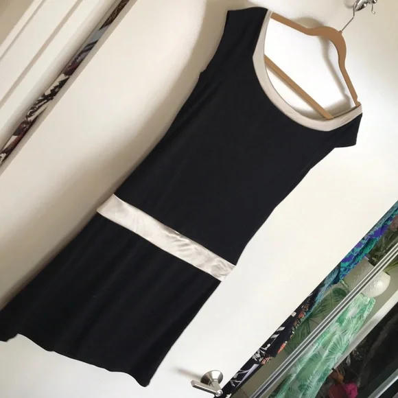 LBD with champagne detail - Picture 3 of 5